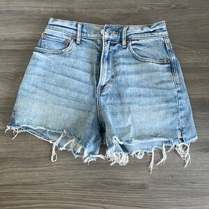 American Eagle 90s boyfriend short